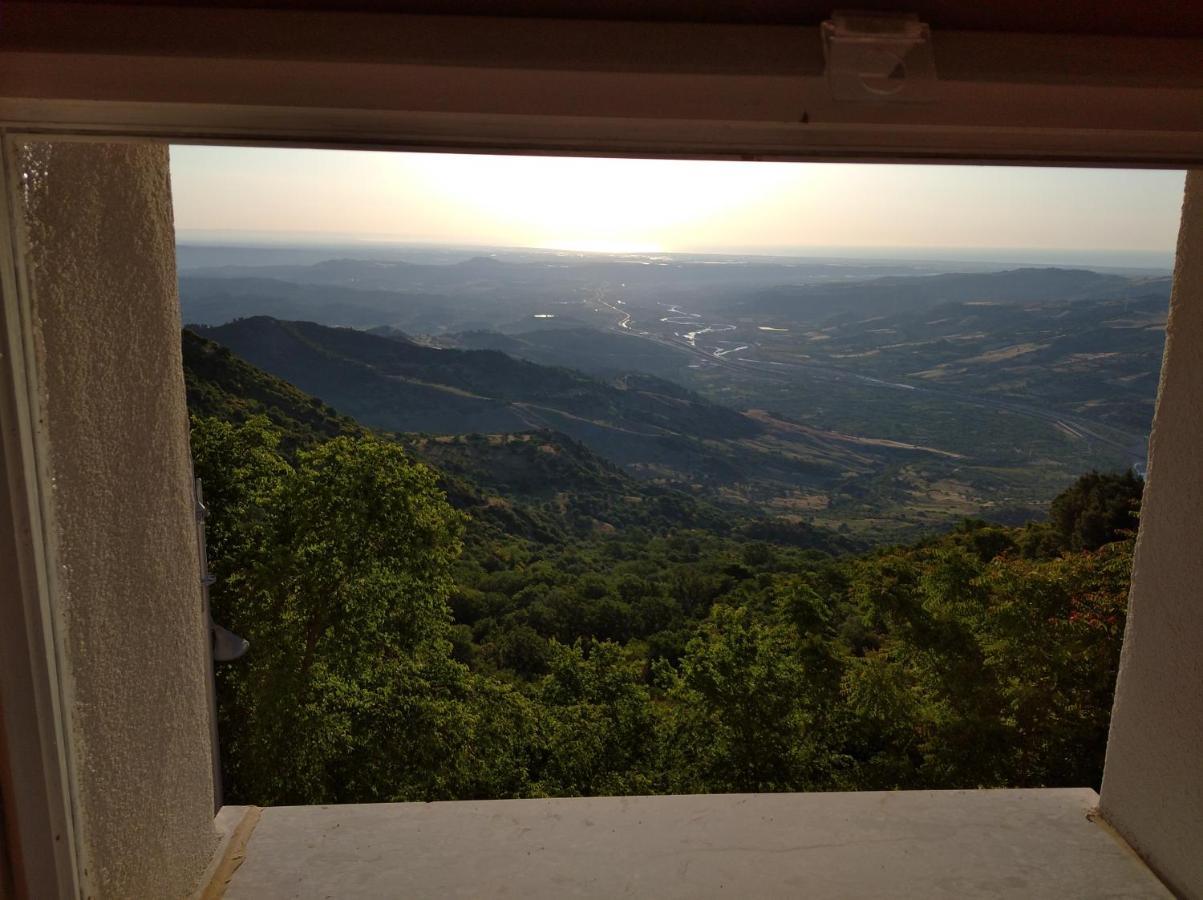 La Casa Dei Panorami Di Colobraro Apartment Bagian luar foto
